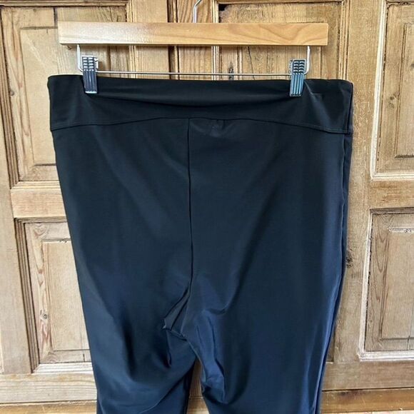 Torrid 2 Black Leggings 2X Cropped Athletic Active High-Rise Capri Swim Leggings - Picture 10 of 10